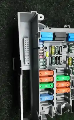 Second-hand car spare part fuse box unit for bmw 3 touring (e91) 320 d oem iam references 6906621  
