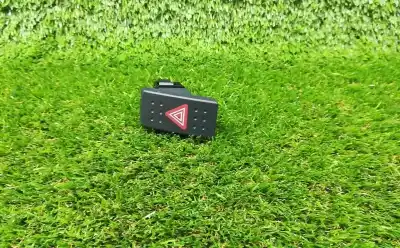 Second-hand car spare part hazard warning lights for suzuki swift iii (mz, ez) 1.3 ddis (rs 413d) oem iam references  Second-hand car spare part hazard warning lights for suzuki swift iii (mz, ez) 1.3 ddis (rs 413d) oem iam references