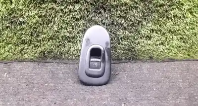 Peça sobressalente para automóvel em segunda mão BOTÃO / INTERRUPTOR ELEVADOR VIDRO DIANTEIRO ESQUERDO por SEAT LEON (1M1)  Referências OEM IAM    Peça sobressalente para automóvel em segunda mão BOTÃO / INTERRUPTOR ELEVADOR VIDRO DIANTEIRO ESQUERDO por SEAT LEON (1M1)  Referências OEM IAM
