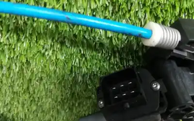 Pièce détachée automobile d'occasion léve glace avant gauche pour opel corsa d (s07) 1.3 cdti (l08 l68) références oem iam 72 005 001  