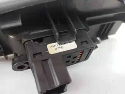 Peça sobressalente para automóvel em segunda mão botão / interruptor elevador vidro dianteiro direito por nissan note (e11, ne11) 1.5 dci referências oem iam 25411ea003va  