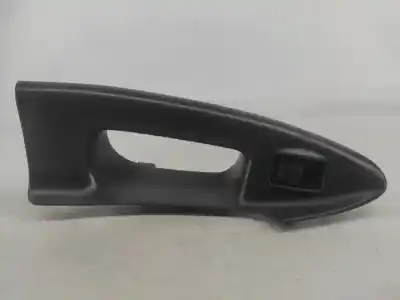 Pièce détachée automobile d'occasion Commande De Lève Vitre Avant Droit pour AUDI A4 B5 (8D2) 1.9 TDI Références OEM IAM 8D1867172A  