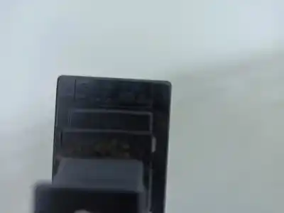 Second-hand car spare part right front power window switch for kia ceed (ed) 2.0 emotion oem iam references 935751h100  