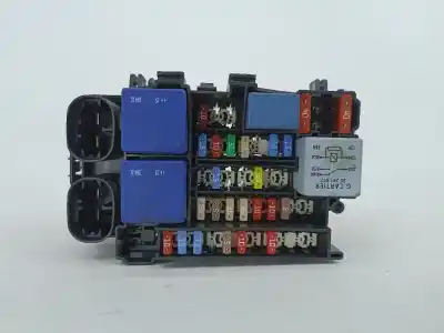 Peça sobressalente para automóvel em segunda mão caixa de fusíveis e relés por renault megane iii (bz0_) 1.5 dci (bz1g. bz1w. bz0r) gasóleo 2009 5p referências oem iam 18013301e