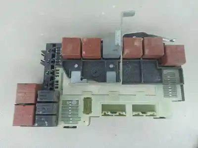 İkinci el araba yedek parçası RÖLE/SIGORTA KUTUSU için RENAULT CLIO II (BB_, CB_)  OEM IAM referansları 7700415565D / UCH - N4  