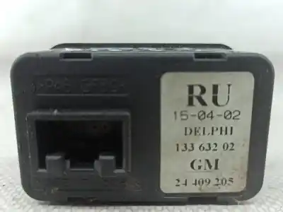 Pièce détachée automobile d'occasion commande de lève vitre avant gauche pour opel corsa c (x01) 1.2 (f08, f68) références oem iam 13363202   Pièce détachée automobile d'occasion commande de lève vitre avant gauche pour opel corsa c (x01) 1.2 (f08, f68) références oem iam 13363202