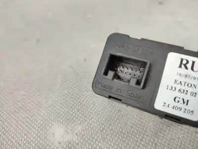 Second-hand car spare part left front power window switch for opel corsa c (x01) 1.2 (f08 f68) oem iam references 24409205  