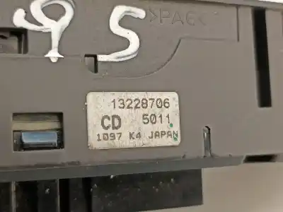 Peça sobressalente para automóvel em segunda mão botão / interruptor elevador vidro dianteiro esquerdo por opel astra h gtc (a04) 1.4 (l08) referências oem iam 13228706   Peça sobressalente para automóvel em segunda mão botão / interruptor elevador vidro dianteiro esquerdo por opel astra h gtc (a04) 1.4 (l08) referências oem iam 13228706