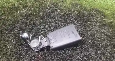 Gebrauchtes Autoersatzteil gürtelhaken hinten links zum ford fiesta vi (cb1, ccn) 1.5 tdci oem-iam-referenzen    Gebrauchtes Autoersatzteil gürtelhaken hinten links zum ford fiesta vi (cb1, ccn) 1.5 tdci oem-iam-referenzen