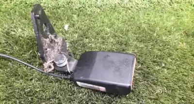 Peça sobressalente para automóvel em segunda mão chicote / encaixe cinto segurança traseiro esquerdo por peugeot 207 (wa_, wc_) 1.6 hdi referências oem iam   