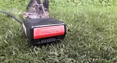 Peça sobressalente para automóvel em segunda mão chicote / encaixe cinto segurança traseiro esquerdo por peugeot 207 (wa_, wc_) 1.6 hdi referências oem iam   