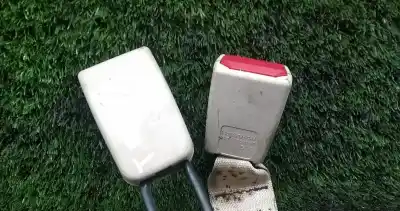 Автозапчасти б/у крюк для ремня задний правый за volkswagen passat variant (3c5) 1.9 tdi ссылки oem iam   