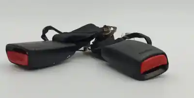 Pièce détachée automobile d'occasion boucle de ceinture de sécurité arriere droit pour mazda 3 (bk) 1.3 (bk14) références oem iam 