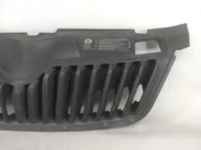 Автозапчасти б/у передняя решетка за skoda fabia i break (6y5) 1.2 gasolina 2004 5p ссылки oem iam 5j0853668b  