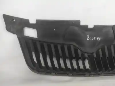 Автозапчасти б/у передняя решетка за skoda fabia i break (6y5) 1.2 gasolina 2004 5p ссылки oem iam 5j0853668b  
