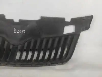 Автозапчасти б/у передняя решетка за skoda fabia i break (6y5) 1.2 gasolina 2004 5p ссылки oem iam 5j0853668b  