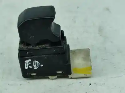 Peça sobressalente para automóvel em segunda mão BOTÃO / INTERRUPTOR ELEVADOR VIDRO DIANTEIRO DIREITO por DAEWOO KALOS SEDÁN (KLAS)  Referências OEM IAM 5 PINOS  