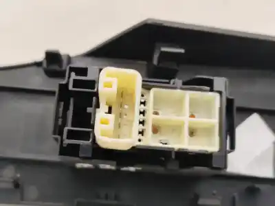 Автозапчастина б/у передній правий віконний вимикач для toyota auris ranchera familiar (_e18_) 1.4 d-4d (nde180_) посилання на oem iam 7423102d50  