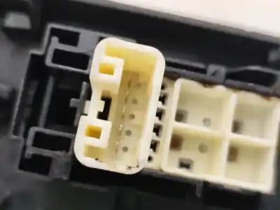 Автозапчасти б/у управление задними правыми стеклами за toyota auris ranchera familiar (_e18_) 1.4 d-4d (nde180_) ссылки oem iam geo024932  