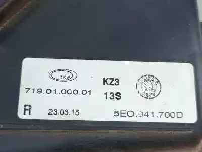 Автозапчастина б/у правий протитуман для skoda octavia combi (5e5) scout 2.0 150 cv посилання на oem iam 5e0941700d  