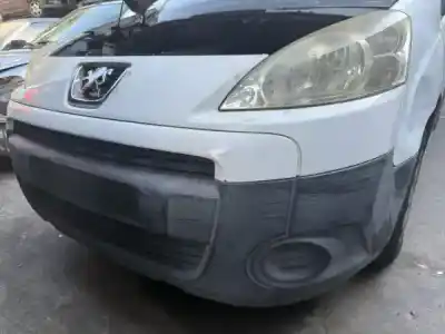 Pièce détachée automobile d'occasion LE PARE-CHOC AVANT pour PEUGEOT PARTNER TEPEE ACTIVE  Références OEM IAM 7401PT / 7401PV  