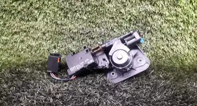 Second-hand car spare part tailgate lock for opel corsa c (x01) 1.2 (f08 f68) oem iam references   