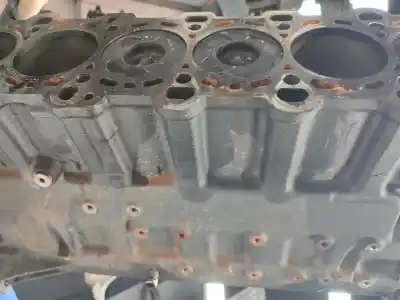 Second-hand car spare part block for bmw 3 (e46) 330 d oem iam references 2246643  