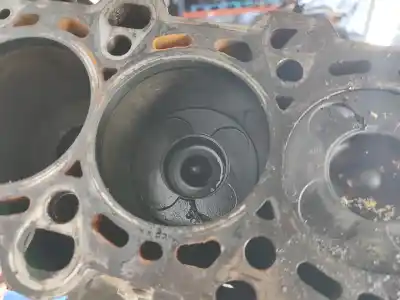 Second-hand car spare part block for bmw 3 (e46) 330 d oem iam references 2246643  