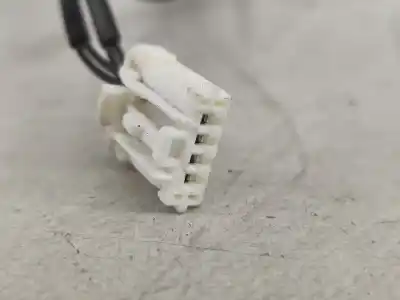 Автозапчастина б/у задній центральний гачок для peugeot 308 sw ii (lc_, lj_, lr_, lx_, l4_) 1.6 hdi / bluehdi 115 (lcbhxm lcbhxt) посилання на oem iam 98002031xx  