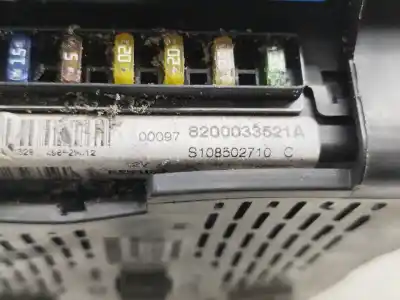 Pièce détachée automobile d'occasion boîtes à fusibles pour renault scénic i monospace (ja0/1_, fa0_) 2.0 16v (ja1d ja17) références oem iam 8200033521a  