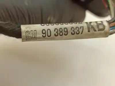 Piesă de schimb auto la mâna a doua panou comandã geamuri electrice fatã partea din dreapta pentru opel corsa b (s93) 1.5 td (f08. f68. m68) referințe oem iam 03720103  