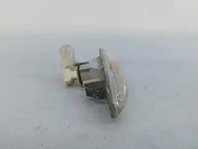 Peça sobressalente para automóvel em segunda mão farolim dianteiro direito por bmw 1 (e81) 118 d referências oem iam 63136932998  