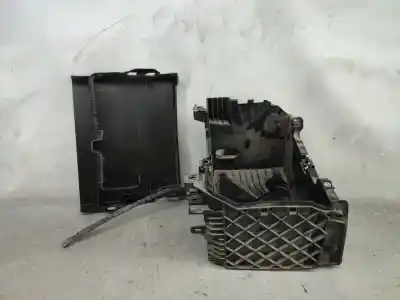 Peça sobressalente para automóvel em segunda mão suporte por renault fluence (l30_) z.e. elétrico 2013 4p referências oem iam 244466737r  