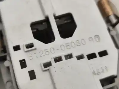 Автозапчасти б/у внутренний свет за toyota auris ranchera familiar (_e18_) 1.4 d-4d (nde180_) ссылки oem iam 8125005030b0  