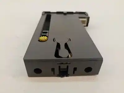 Автозапчастина б/у центральний підставник для audi a4 b6 avant (8e5) 1.9 tdi посилання на oem iam 8e1941561b  