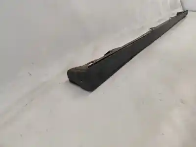 Pezzo di ricambio per auto di seconda mano gonna lato destro (taglio) per volvo v40 combi (vw) 1.9 td gasóleo 1997 5p riferimenti oem iam 3086222714  