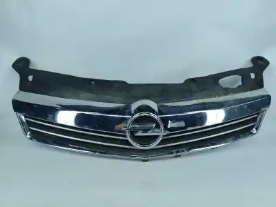 Peça sobressalente para automóvel em segunda mão Grelha Frontal por OPEL ASTRA H CLASSIC HATCHBACK (A04) 1.7 CDTI (L48) Referências OEM IAM 13225780   Peça sobressalente para automóvel em segunda mão Grelha Frontal por OPEL ASTRA H CLASSIC HATCHBACK (A04) 1.7 CDTI (L48) Referências OEM IAM 13225780