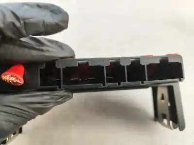 Second-hand car spare part fuse box unit for bmw 1 (e87) 118 d oem iam references 10688710  