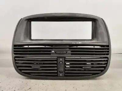 Pezzo di ricambio per auto di seconda mano GRIGLIA DI AERAZIONE per FIAT PUNTO (188_) 1.2 60 (188.030 .050 .130 .150 .230 .250) Riferimenti OEM IAM A504225089   Pezzo di ricambio per auto di seconda mano GRIGLIA DI AERAZIONE per FIAT PUNTO (188_) 1.2 60 (188.030 .050 .130 .150 .230 .250) Riferimenti OEM IAM A504225089