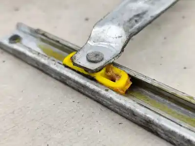 Автозапчастина б/у регулятор вікна передній лівий для opel corsa c (x01) 1.2 (f08, f68) посилання на oem iam 09113363   Автозапчастина б/у регулятор вікна передній лівий для opel corsa c (x01) 1.2 (f08, f68) посилання на oem iam 09113363