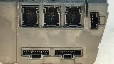 Pezzo di ricambio per auto di seconda mano scatola relè/fusibili per renault megane ii break (km0/1_) 1.5 dci (km02. km13) gasóleo 2004 5p riferimenti oem iam 8200525388  