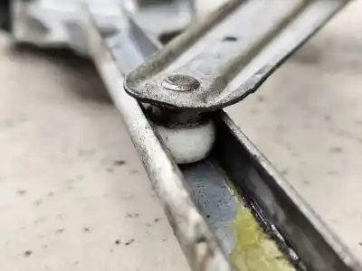 Pièce détachée automobile d'occasion léve glace avant gauche pour renault twingo i (c06_) 1.2 (c063 c064) références oem iam 7700830596  