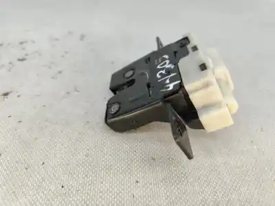 Second-hand car spare part trunk lock for renault clio iii (br0/1, cr0/1) 1.2 16v (br02 br0j br11 cr02 cr0j cr11) oem iam references 8200076240e  