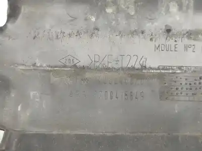 Автозапчастина б/у передня решіта для renault clio ii (bb0/1/2_, cb0/1/2_) 1.2 16v (bb05. bb0w. bb11. bb27. bb2t. bb2u. bb2v. cb05.... gasolina 2002 5p посилання на oem iam 7700415849  