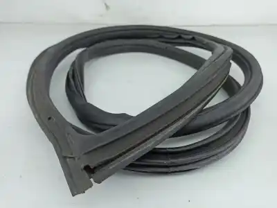 Peça sobressalente para automóvel em segunda mão Borracha Genérica por BMW 1 (E81) 118 d Referências OEM IAM 7164948  