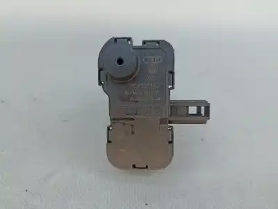 Pezzo di ricambio per auto di seconda mano Carburante Coperchio Esterno Motore per SKODA OCTAVIA III BREAK (5E5) 1528 AK Gasóleo 2015 5P Riferimenti OEM IAM 7P0810773D  