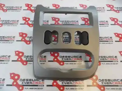 Peça sobressalente para automóvel em segunda mão Grelha / Difusor De Ar por DACIA SANDERO 1.6 (BS0D. BS0B. BS0F. BS0H) Referências OEM IAM   2008