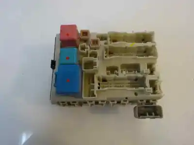 Peça sobressalente para automóvel em segunda mão Caixa De Fusíveis E Relés por TOYOTA YARIS 1.4 Turbodiesel CAT Referências OEM IAM 30634-9J05  2010