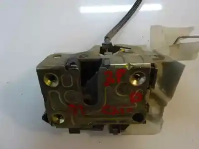 Peça sobressalente para automóvel em segunda mão Fechadura Da Porta Dianteira Direita por RENAULT CLIO II FASE I (B/CBO) 1.4 Alize 75 CV / 55 KW Referências OEM IAM   1999