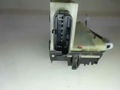 Pezzo di ricambio per auto di seconda mano serratura porta anteriore sinistra per peugeot 208 1.4 hdi fap riferimenti oem iam   2013